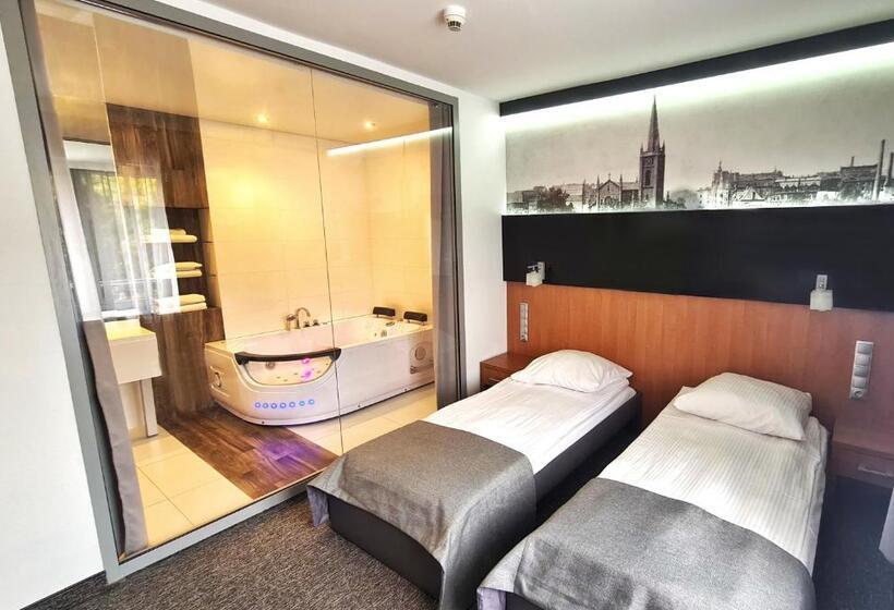 استودیوی استاندارد, Malinowski Economy