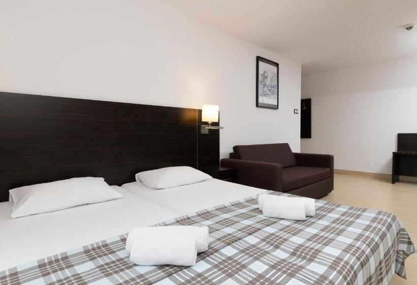 اتاق خانوادگی, Poniwiec Mała Czantoria