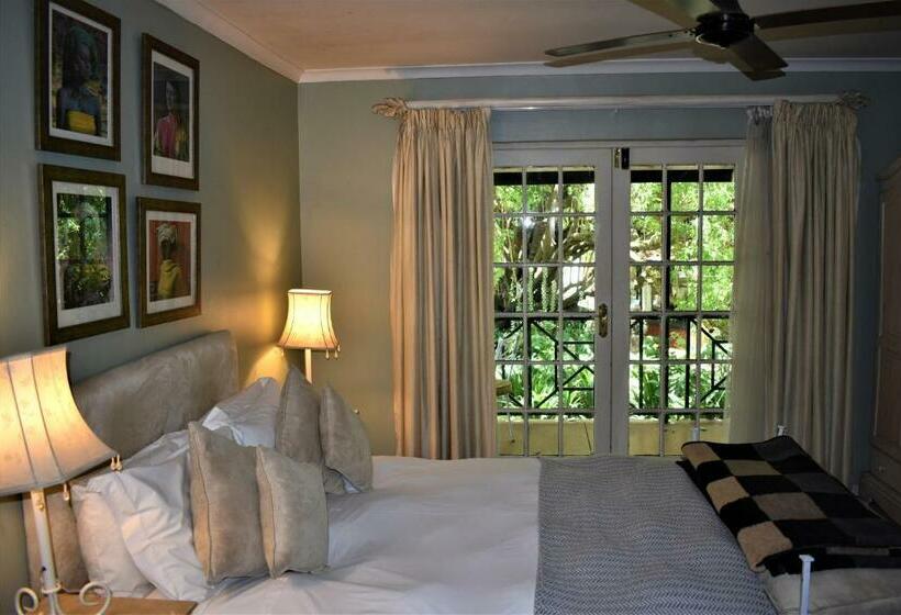 غرفة قياسية, The Red Tin Roof