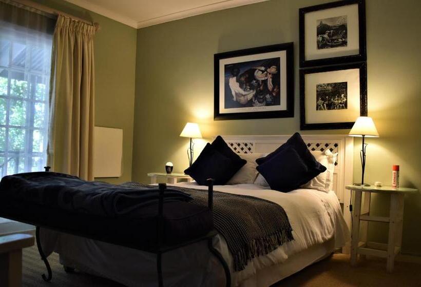 غرفة قياسية, The Red Tin Roof