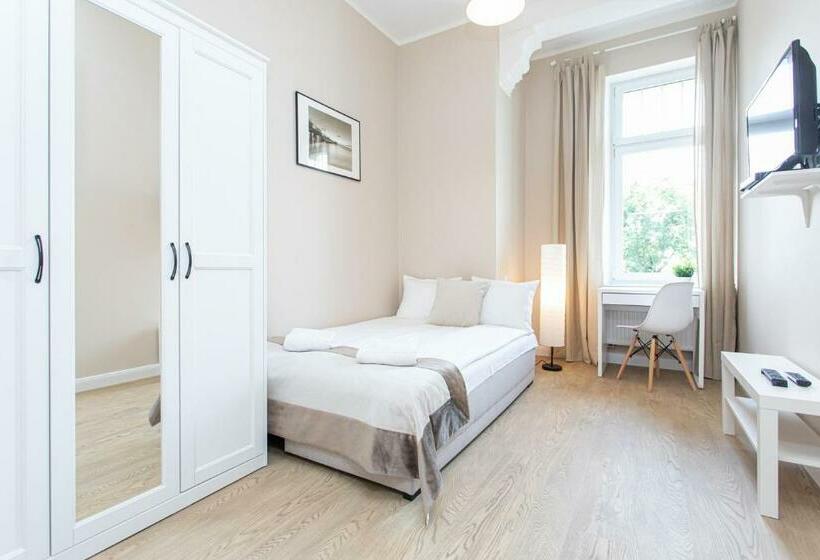 اتاق استاندارد با سرویس بهداشتی مشترک, Riviera Rooms