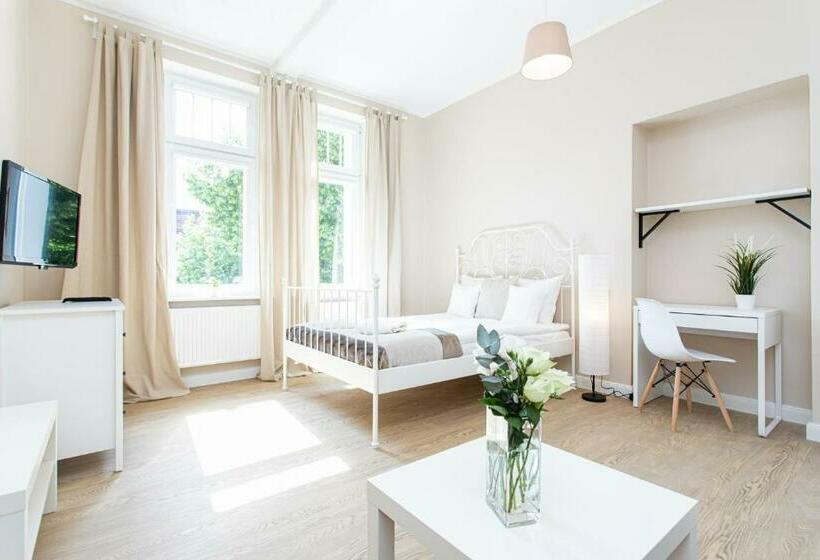 اتاق استاندارد چهارنفره با سرویس بهداشتی مشترک, Riviera Rooms