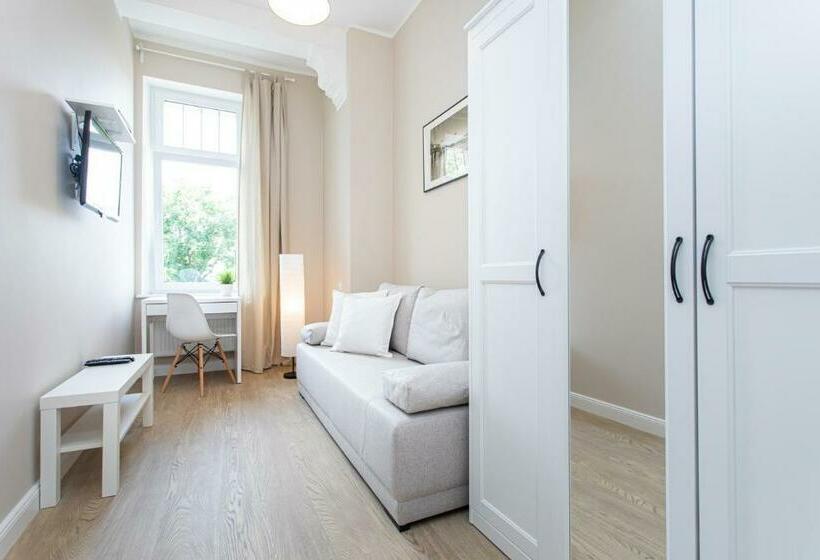 اتاق استاندارد با سرویس بهداشتی مشترک, Riviera Rooms