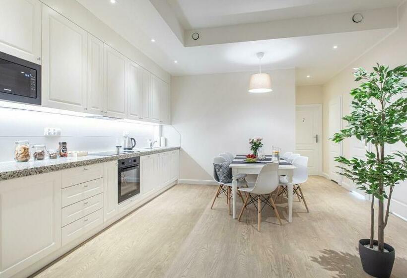 اتاق استاندارد با سرویس بهداشتی مشترک, Riviera Rooms