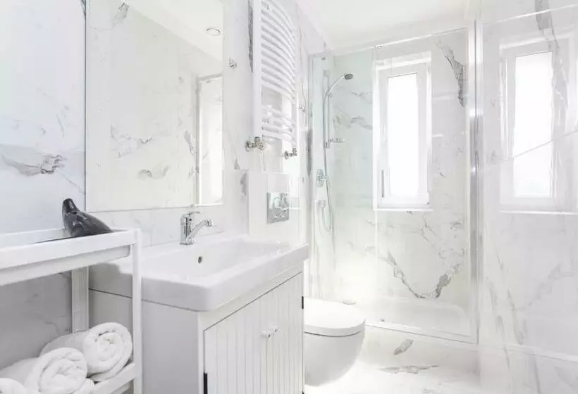 اتاق استاندارد با سرویس بهداشتی مشترک, Riviera Rooms