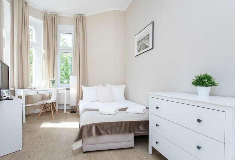 اتاق استاندارد با سرویس بهداشتی مشترک, Riviera Rooms