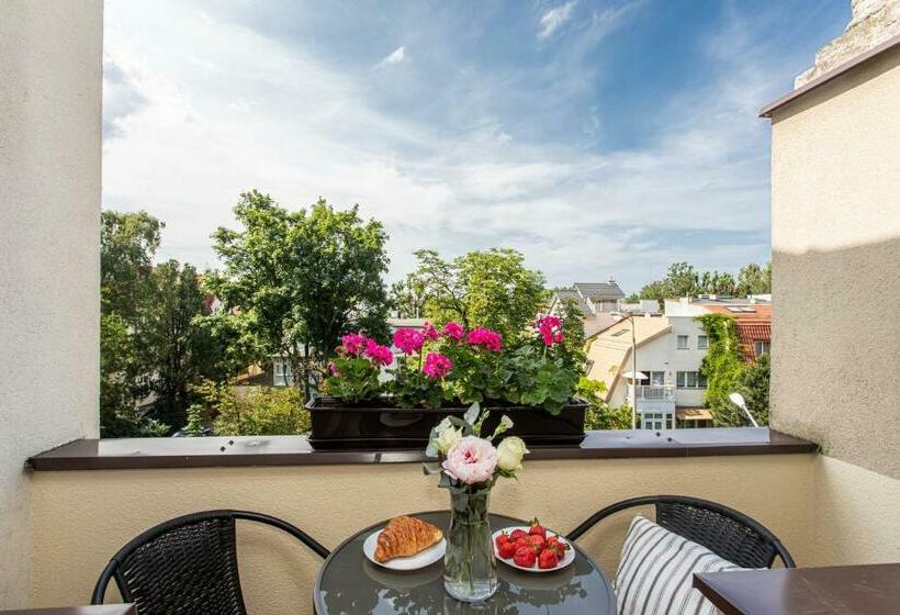 اتاق استاندارد با سرویس بهداشتی مشترک, Riviera Rooms