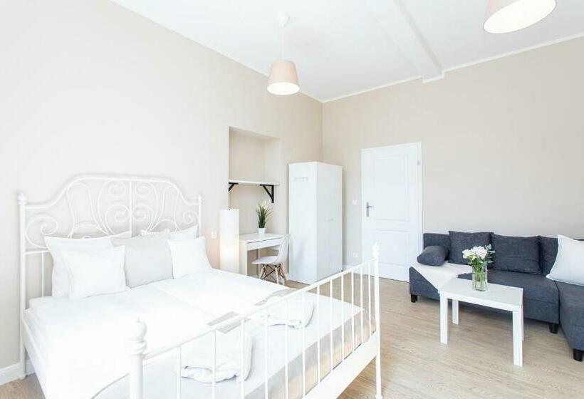 اتاق استاندارد چهارنفره با سرویس بهداشتی مشترک, Riviera Rooms