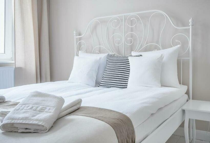 Номер Стандарт Четырехместный Совместный Санузел, Riviera Rooms