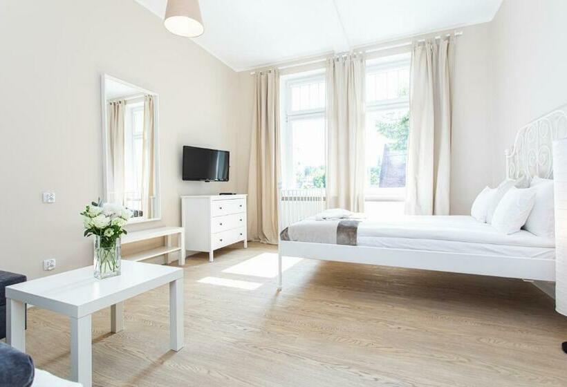 اتاق استاندارد چهارنفره با سرویس بهداشتی مشترک, Riviera Rooms