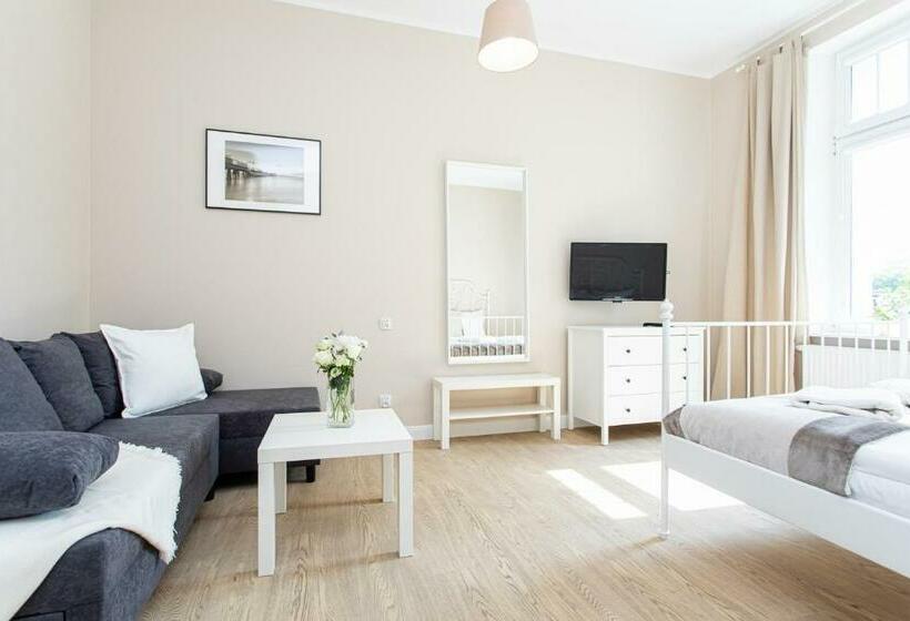 اتاق استاندارد چهارنفره با سرویس بهداشتی مشترک, Riviera Rooms