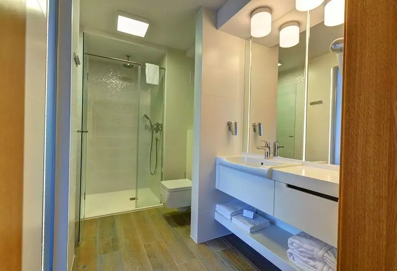 コンフォートルーム, Skal Medi Spa & Resort