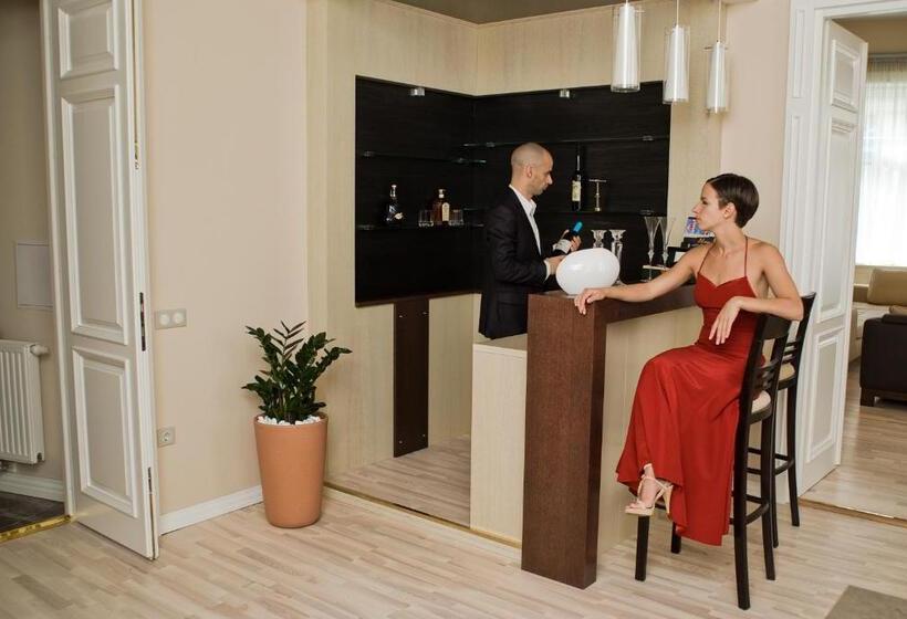 デラックススイート, Soleil Apartman Szeged