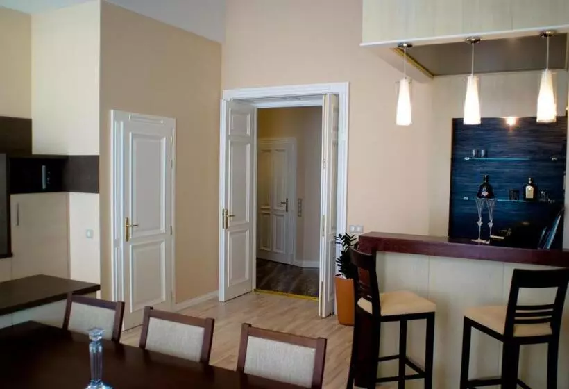 سوییت لوکس, Soleil Apartman Szeged