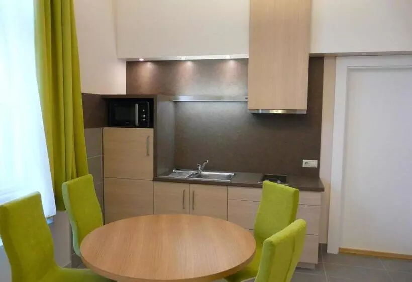 اتاق استاندارد چهار تخته, Soleil Apartman Szeged