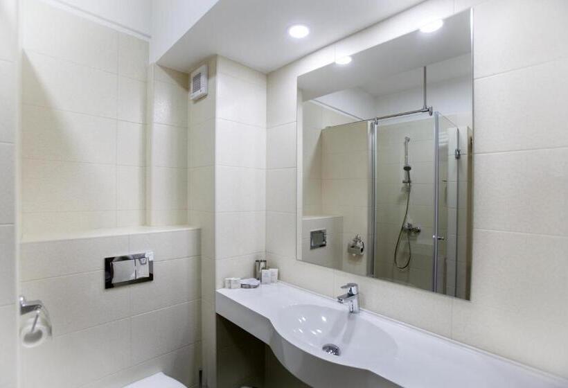 Quarto Triplo Standart, Stil