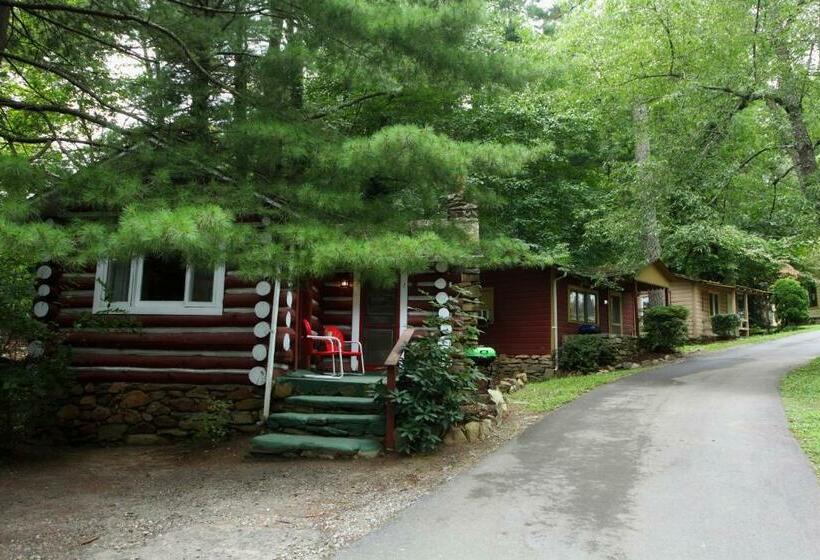 キャビン, The Pines Cottages