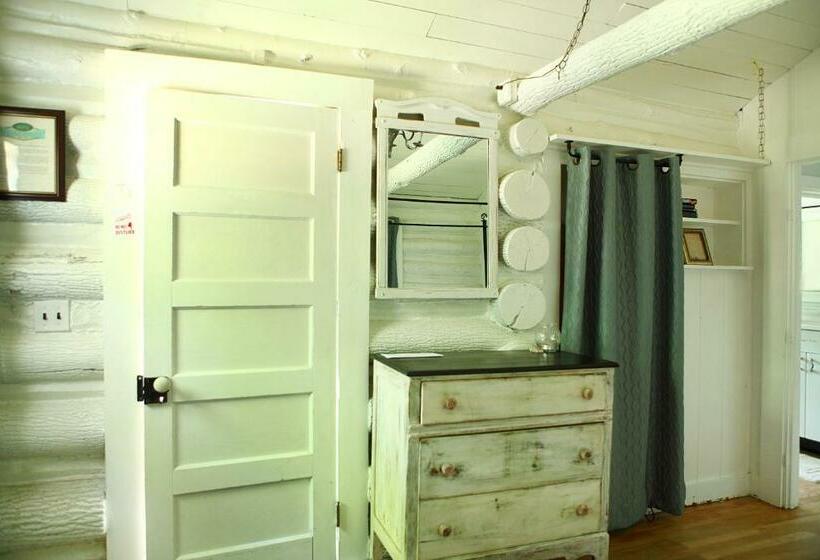 キャビン, The Pines Cottages