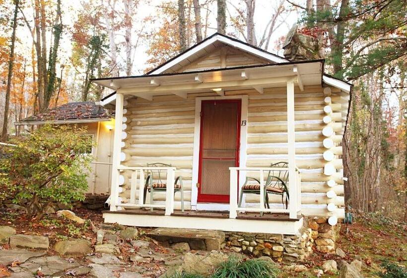 キャビン, The Pines Cottages