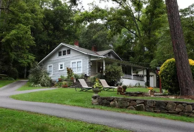 ３ベッドルームハウス, The Pines Cottages