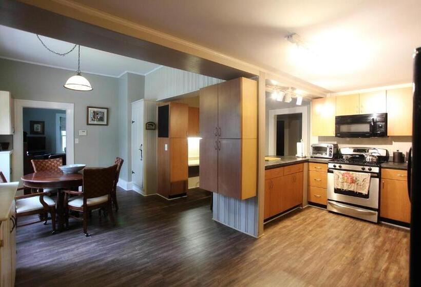 3ベッドルームハウス, The Pines Cottages