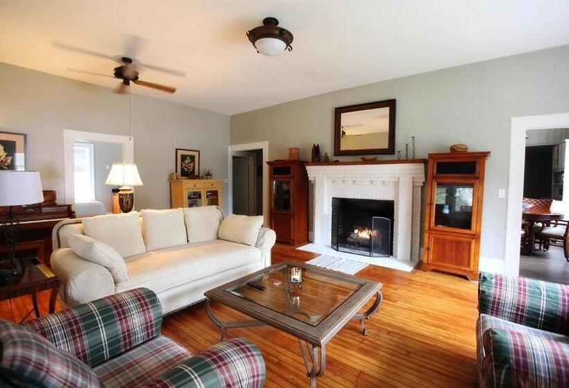 3ベッドルームハウス, The Pines Cottages