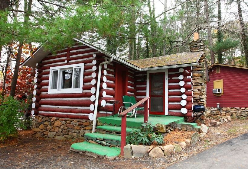 キャビン, The Pines Cottages