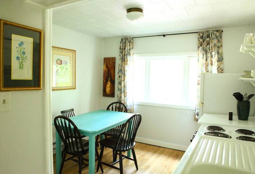 キャビン, The Pines Cottages