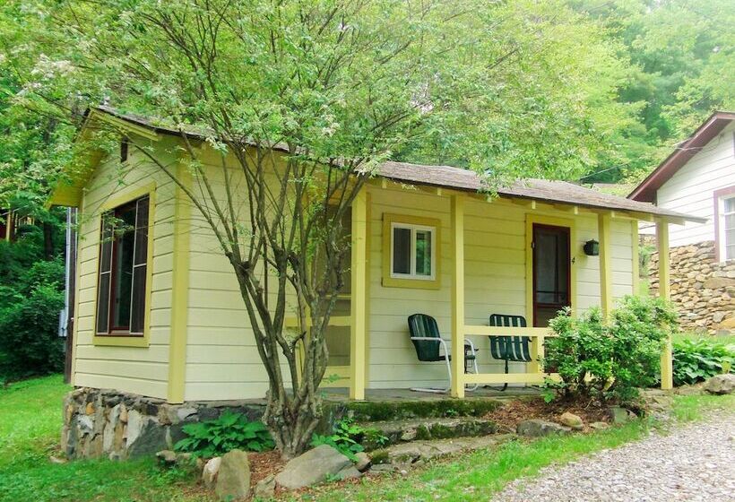 キャビン, The Pines Cottages