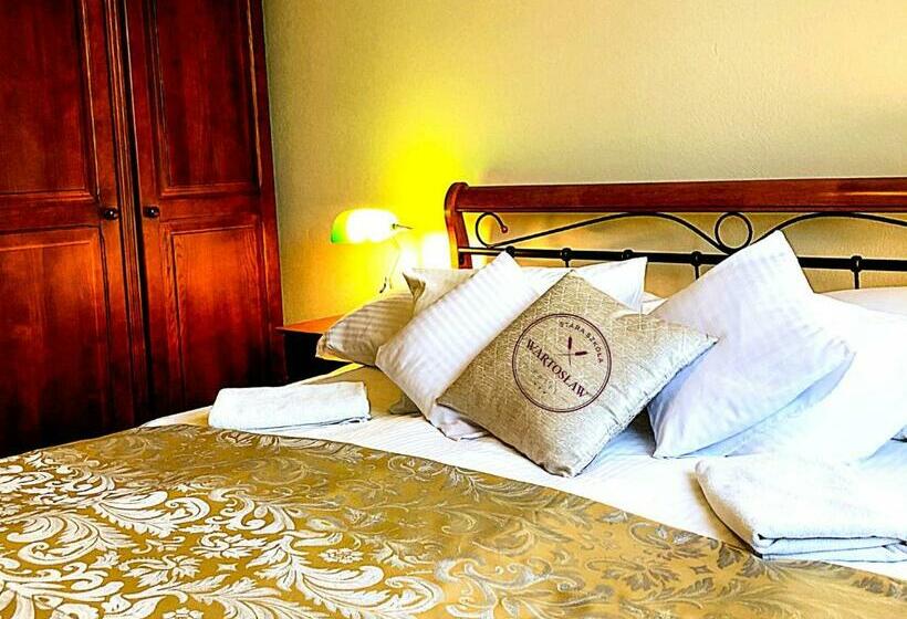 غرفة قياسية سرير كينج, Wartosław