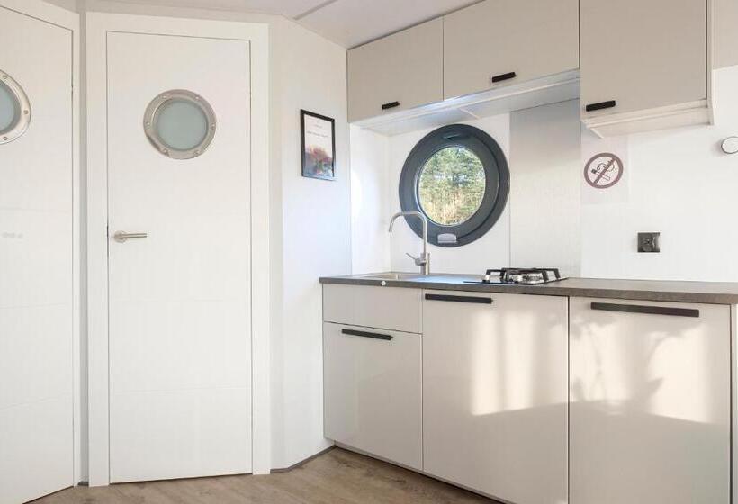 דירת חדר עם טרסה, Wartosław