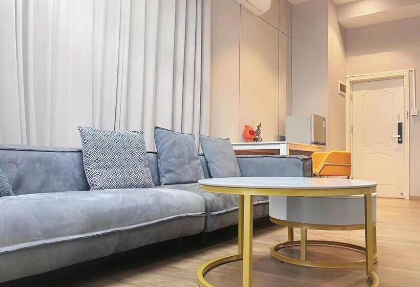 Suite z Balkonem, 广州沃家国际公寓