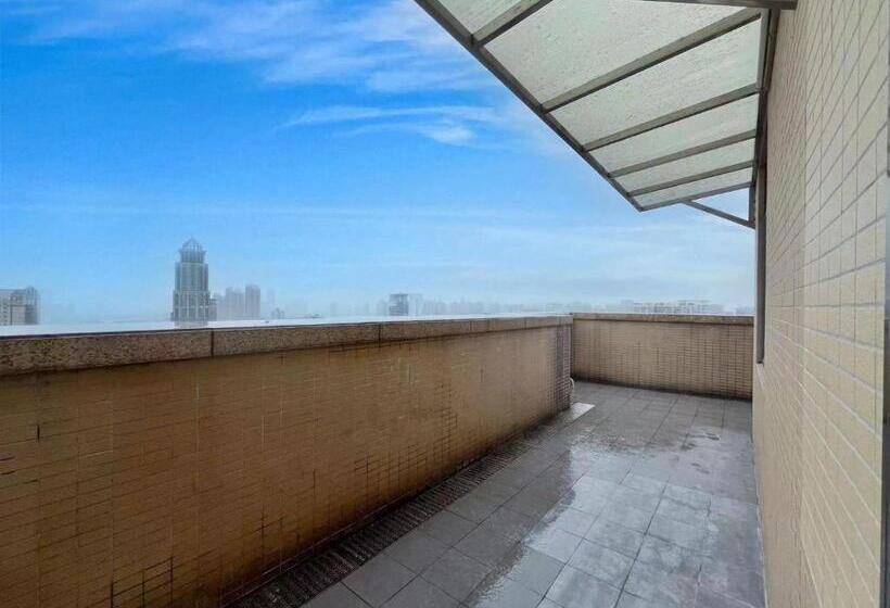 Quarto Triplo Estandar com Sacada, 广州沃家国际公寓