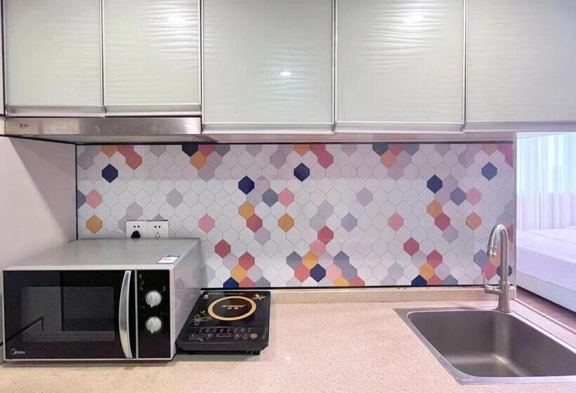 Pokój Trzyosobowy Standard z Balkonem, 广州沃家国际公寓