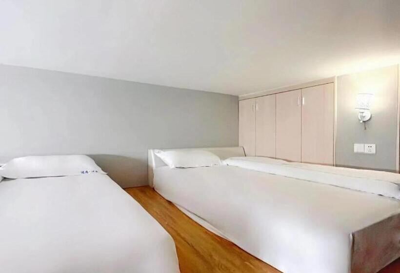 Pokój Trzyosobowy Standard z Balkonem, 广州沃家国际公寓