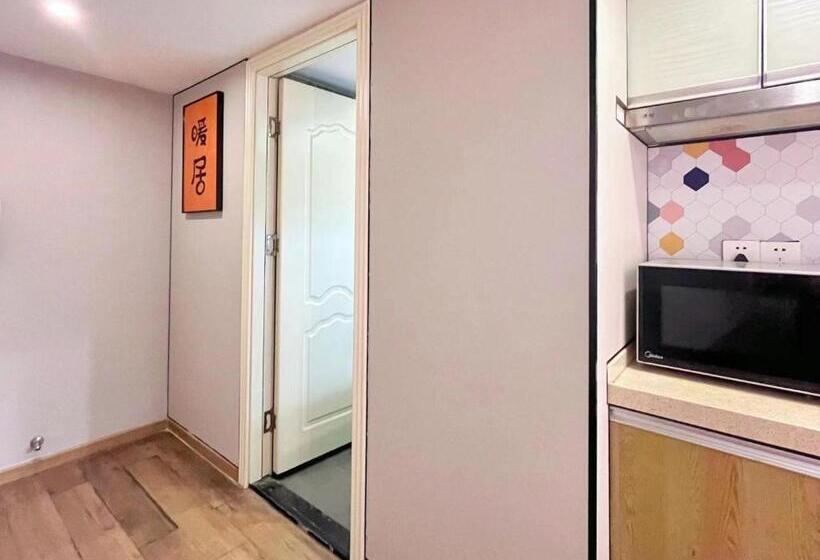 Pokój Trzyosobowy Standard z Balkonem, 广州沃家国际公寓