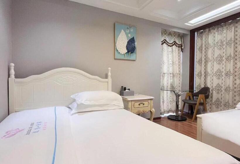 Pokój Standard Trzyosobowy, 广州沃家国际公寓