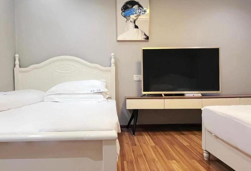 Pokój Standard Trzyosobowy, 广州沃家国际公寓