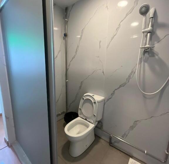 اتاق اکونومی یک تخته, Duke Living