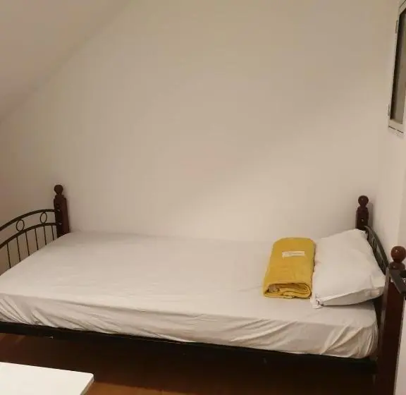 اتاق اکونومی یک تخته, Duke Living