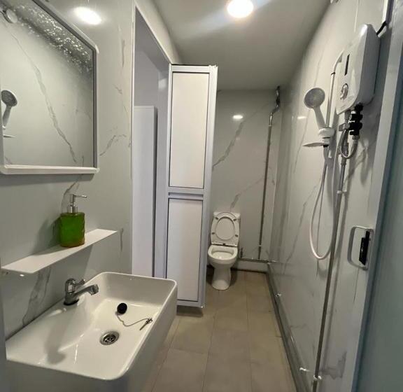 اتاق خانوادگی با سرویس بهداشتی مشترک, Duke Living