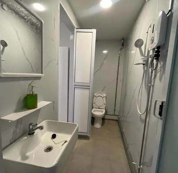 اتاق خانوادگی با سرویس بهداشتی مشترک, Duke Living