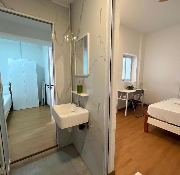 اتاق خانوادگی با سرویس بهداشتی مشترک, Duke Living