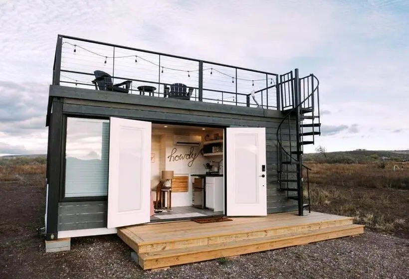 スタンダードスタジオ, New Cowgirl Shipping Container Home