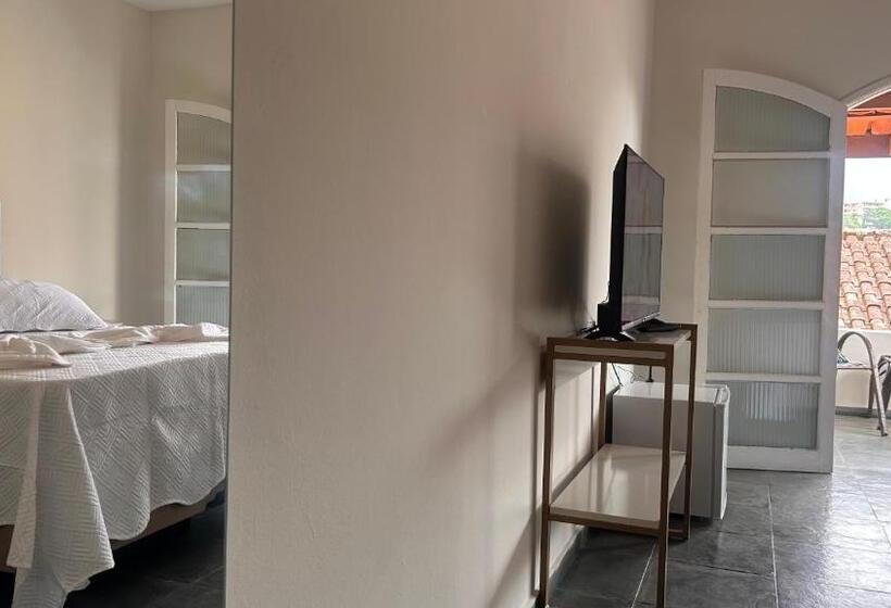 Номер Стандарт с Балконом, Suítes Aqui é Seu Lugar Itaguá