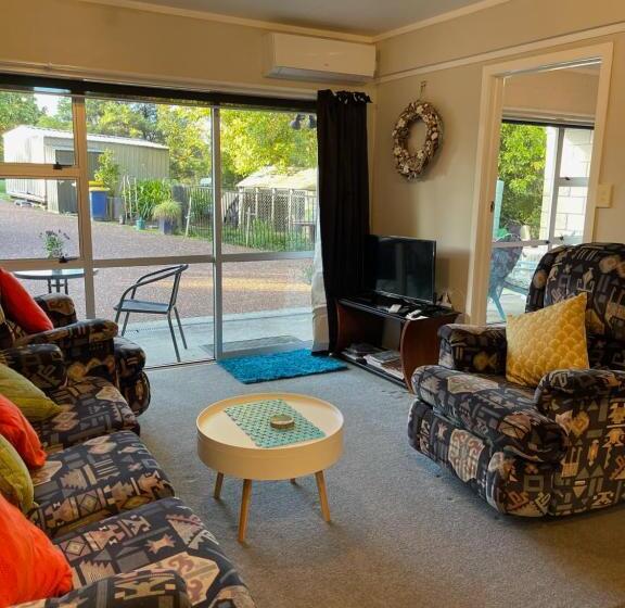 스위트, Swanson Waitakere Stay In Scenic Sunrise