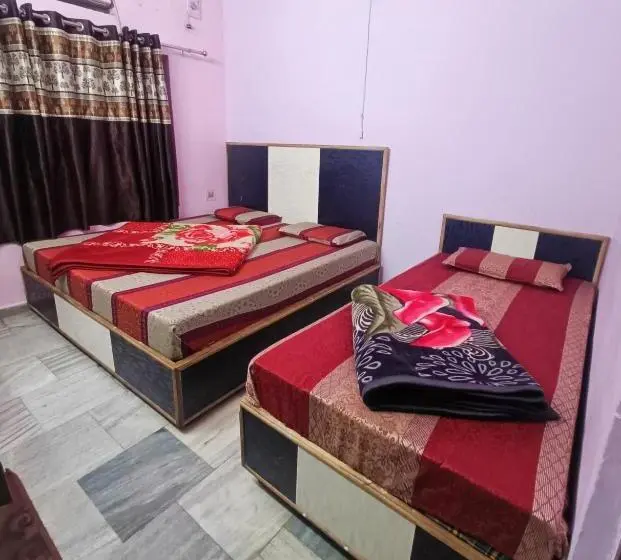 اتاق راحتی سه تخته, Hari Ganga Near By Bus And Railway Station