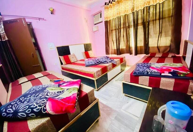 חדר דלוקס לארבעה, Hari Ganga Near By Bus And Railway Station