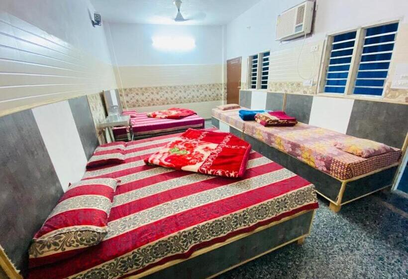 חדר משפחתי, Hari Ganga Near By Bus And Railway Station