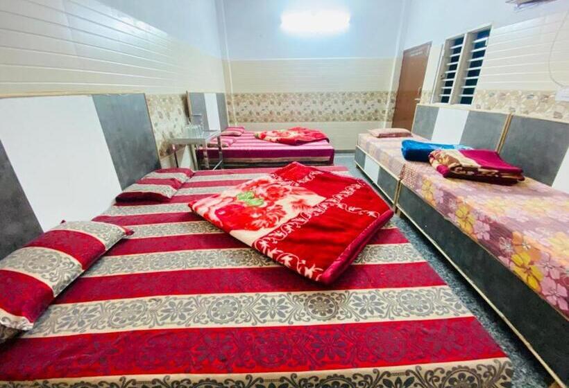 חדר משפחתי, Hari Ganga Near By Bus And Railway Station